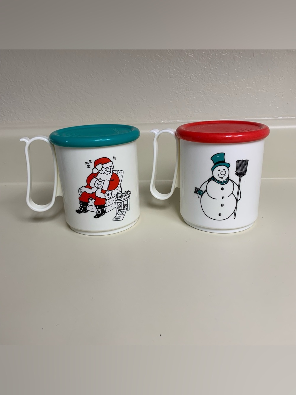 Set of 2 Tupperware Christmas Holiday Mugs Sleeping Santa and Snowman W/Lids